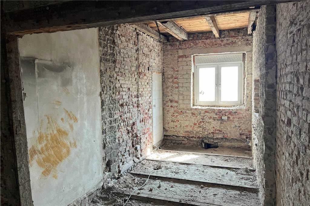 Ehemaliger Lost Place in Selm: So sieht die alte Molkerei von innen aus Die alte Molkerei in Selm wird aktuell entkernt. Mit-Eigentümer Sascha Oestermann führt durch das Gebäude.