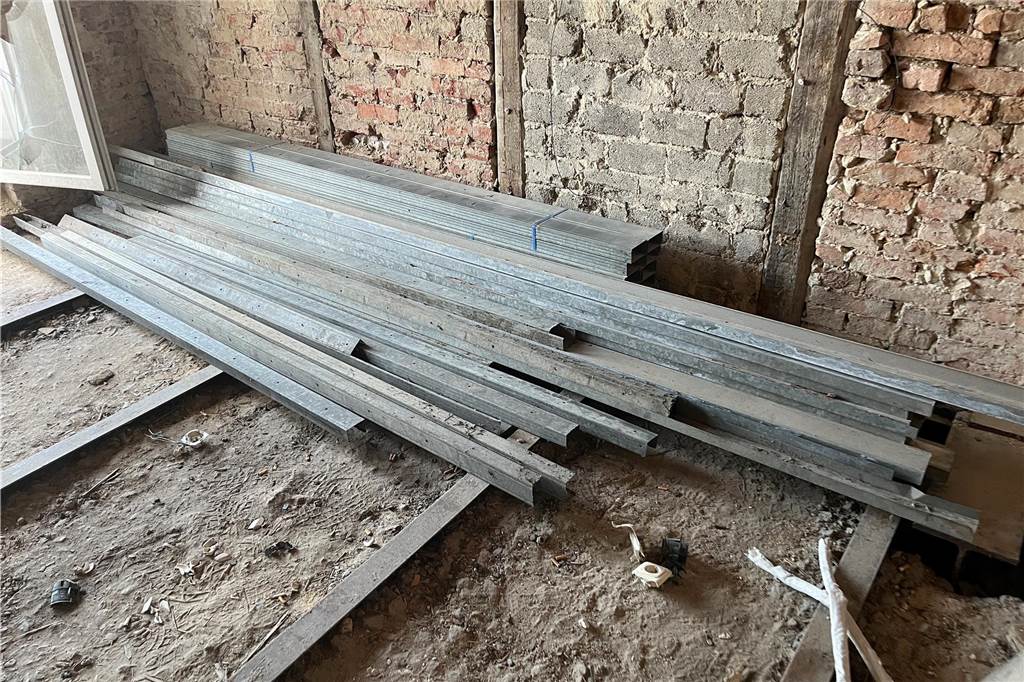 Ehemaliger Lost Place in Selm: So sieht die alte Molkerei von innen aus Die alte Molkerei in Selm wird aktuell entkernt. Mit-Eigentümer Sascha Oestermann führt durch das Gebäude.