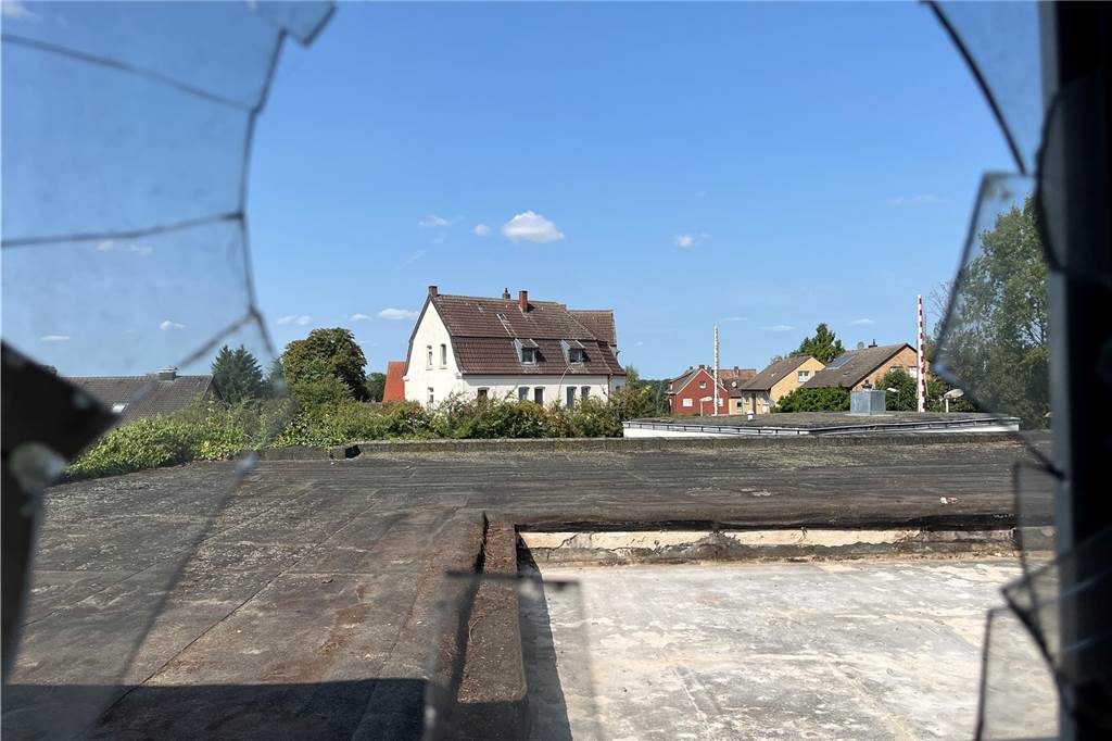 Ehemaliger Lost Place in Selm: So sieht die alte Molkerei von innen aus Die alte Molkerei in Selm wird aktuell entkernt. Mit-Eigentümer Sascha Oestermann führt durch das Gebäude.