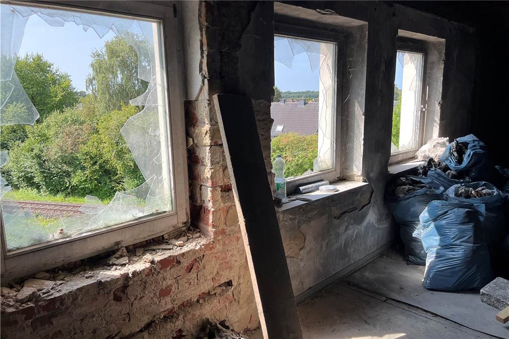 Ehemaliger Lost Place in Selm: So sieht die alte Molkerei von innen aus Die alte Molkerei in Selm wird aktuell entkernt. Mit-Eigentümer Sascha Oestermann führt durch das Gebäude.