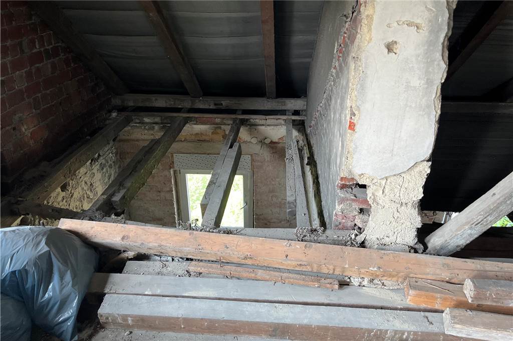 Ehemaliger Lost Place in Selm: So sieht die alte Molkerei von innen aus Die alte Molkerei in Selm wird aktuell entkernt. Mit-Eigentümer Sascha Oestermann führt durch das Gebäude.