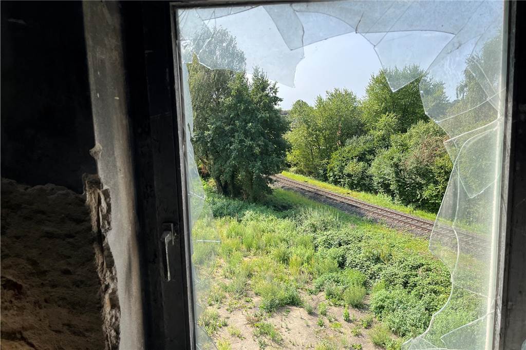 Ehemaliger Lost Place in Selm: So sieht die alte Molkerei von innen aus Die alte Molkerei in Selm wird aktuell entkernt. Mit-Eigentümer Sascha Oestermann führt durch das Gebäude.