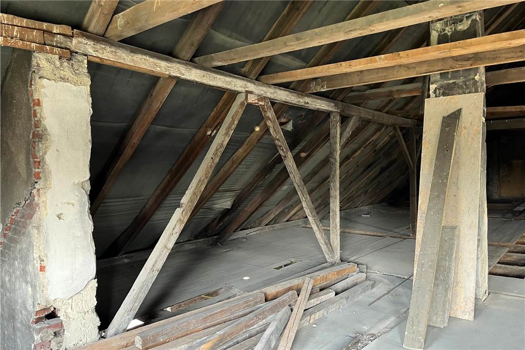Ehemaliger Lost Place in Selm: So sieht die alte Molkerei von innen aus Die alte Molkerei in Selm wird aktuell entkernt. Mit-Eigentümer Sascha Oestermann führt durch das Gebäude.