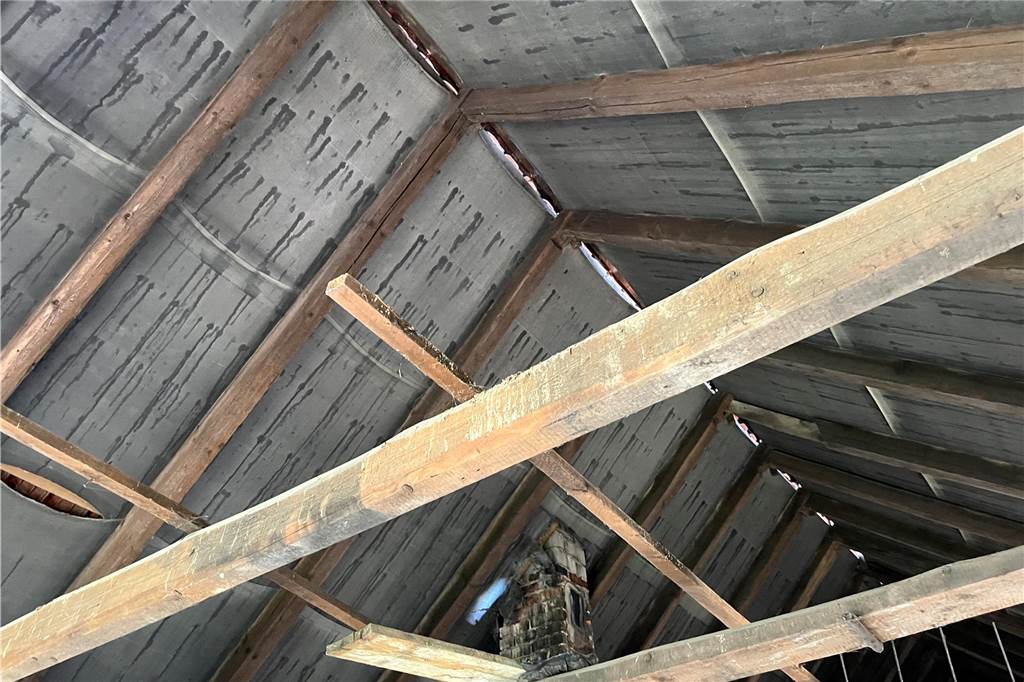 Ehemaliger Lost Place in Selm: So sieht die alte Molkerei von innen aus Die alte Molkerei in Selm wird aktuell entkernt. Mit-Eigentümer Sascha Oestermann führt durch das Gebäude.