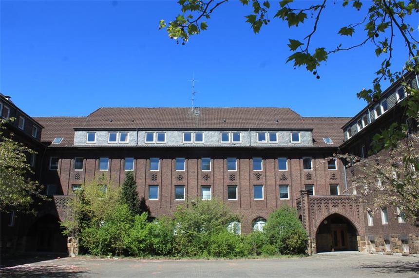 In Bochum kamen bisher nur 54 Menschen an Die alte Polizeikaserne könnte Erstaufnahmelager für Flüchtlinge werden.