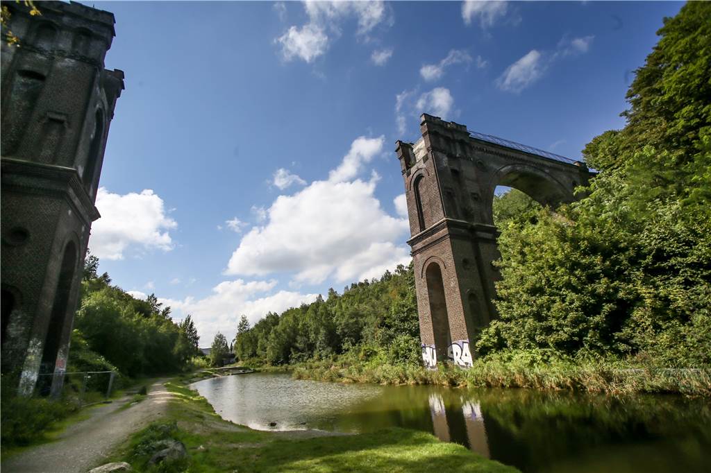 Ohne diese Menschen gäbe es diese fünf Dinge nicht im Hörder Stadtbild Die alte Schlackebrücke auf Phoenix-West. Ein einnaliges Brückenbauwerk.