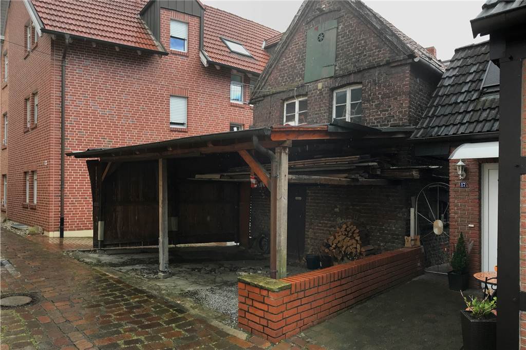 Die alte Stuhlmacher-Werkstatt an der Westmauer steht auf den Resten der früheren Stadtbefestigung.
