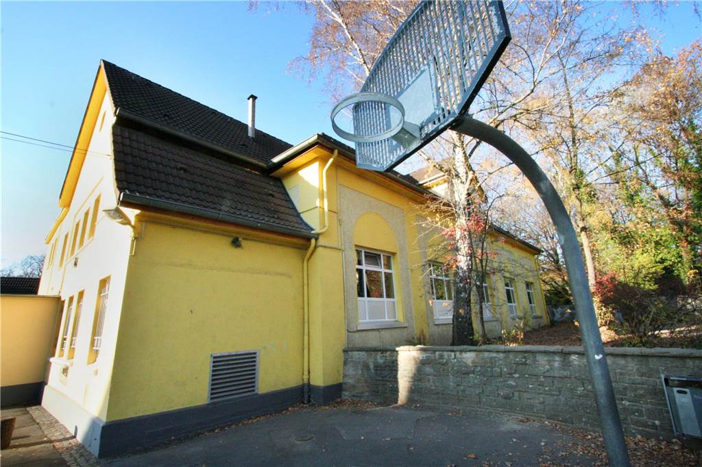 Die alte Turnhalle an der Aplerbecker Grundschule soll durch einen Neubau ersetzt werden.
