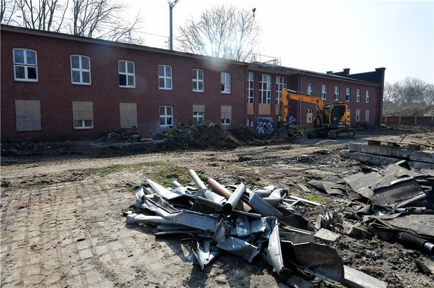 Alte Zechendirektion in Horstmar wird für Abriss vorbereitet Die alte Zechendirektion an der Preußenstraße wird für den Abriss vorbereitet. Die historische Fassade des Gebäudes bleibt erhalten.