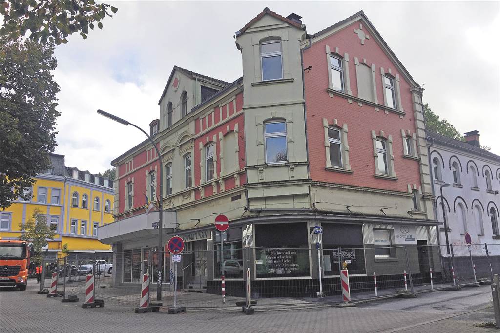 Die alten Gebäude Limbecker Straße/ Ecke Hofstadtweg müssen einem Neubau weichen. 