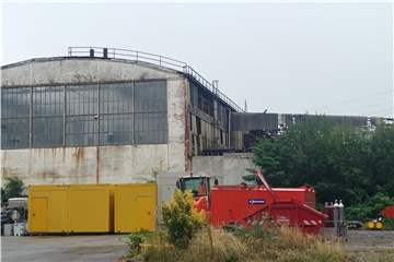 Die alten Hallen an der Weißenburger Straße werden abgebaut. Was danach mit dem Grundstück passiert, ist bisher noch nicht bekannt.