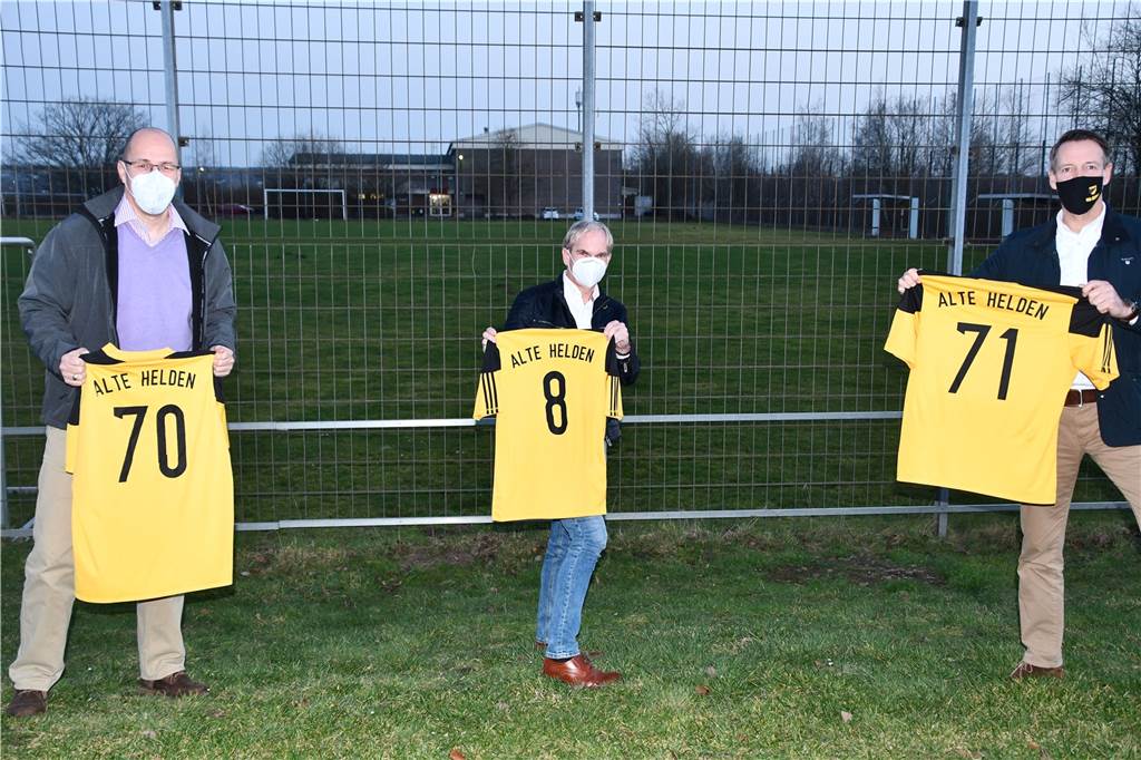 Nur noch ein Team ist übrig - früherer Klub von Marco Reus möchte wieder angreifen Die „Alten Helden“ Michael Depenbrock (v.l.), Markus Schauerte und Marc Fiedler halten das PTSV-Schwarz-Gelb an der Lissaboner-Allee hoch.