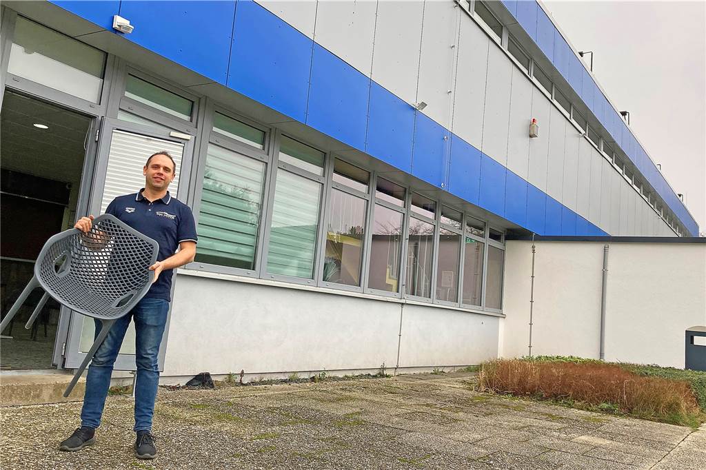 SSC Hörde sucht Mitstreiter: Der muss nicht schwimmen, aber Kaffee kochen Die alten Waschbetonplatten sollen verschwinden, die Terrasse des Bistros bekommt einen neuen Untergrund. Es gibt reichlich Platz und wenig Verkehr, gute Voraussetzungen für einen entspannten Bistro-Besuch auch in Corona-Zeiten.