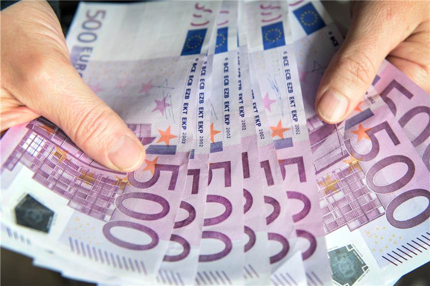 Amateurvereine dürfen sich über warmen Geldregen freuen - so profitieren die Klubs Die Amateursportvereine aus NRW können sich auf finanzielle Unterstützung freuen.