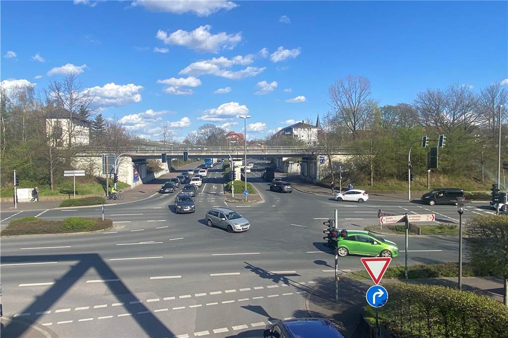 Karte zeigt 600 Einträge zum Verkehr in Dorsten: Wo sehen Dorstener Verbesserungsbedarf? Die Ampelschaltung an der Kreuzung Willy-Brandt-Ring/Vestische Allee sei besonders ungünstig für Fahrradfahrer, heißt es in einem Kommentar auf der Mobilitätskarte.