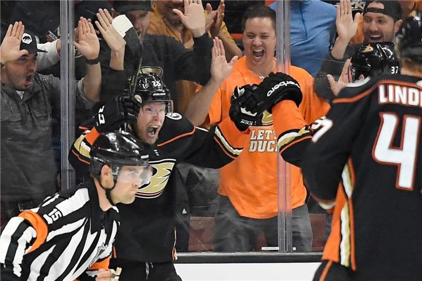 Eishockey-Teams von Holzer und Rieder in den NHL-Playoffs Die Anaheim Ducks besiegten die Minnesota Wild mit 3:1. Foto: Mark J. Terrill/AP