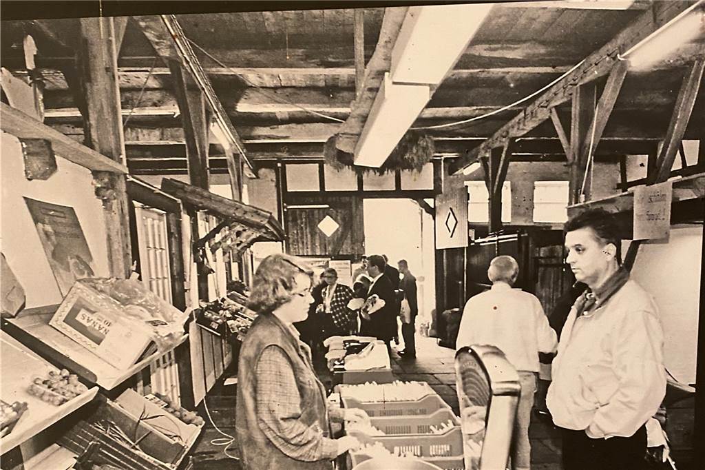 Früher eine Nische: Seit 30 Jahren gibt es bei Schulze Wethmar Bio-Produkte Die Anfänge des Hofladens Ende der 80er/Anfang der 90er Jahre. Da waren im inzwischen 200 Jahre alten Bauernhaus auch noch die Pferdeställe untergebracht.
