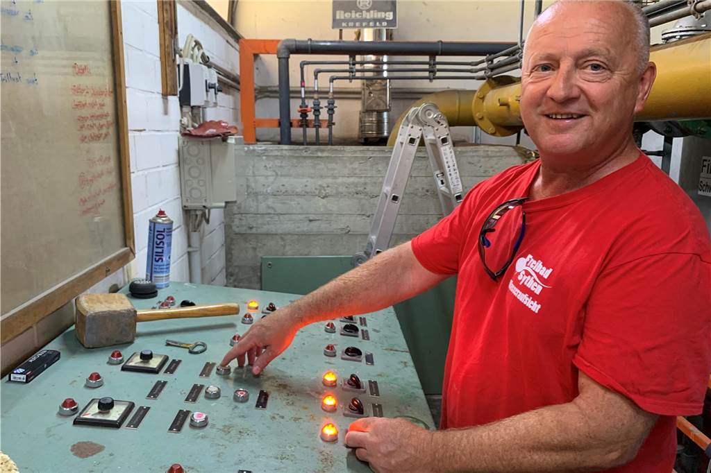 Der Neue im Freibad Sythen - Horst Kurbjuhn rettet den Badebetrieb Horst Kurbjuhn in der der Sythener Freibadtechnik