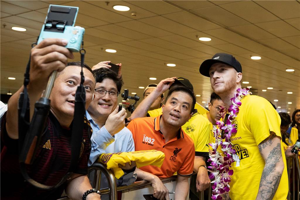 Die Ankunft des BVB in Singapur.