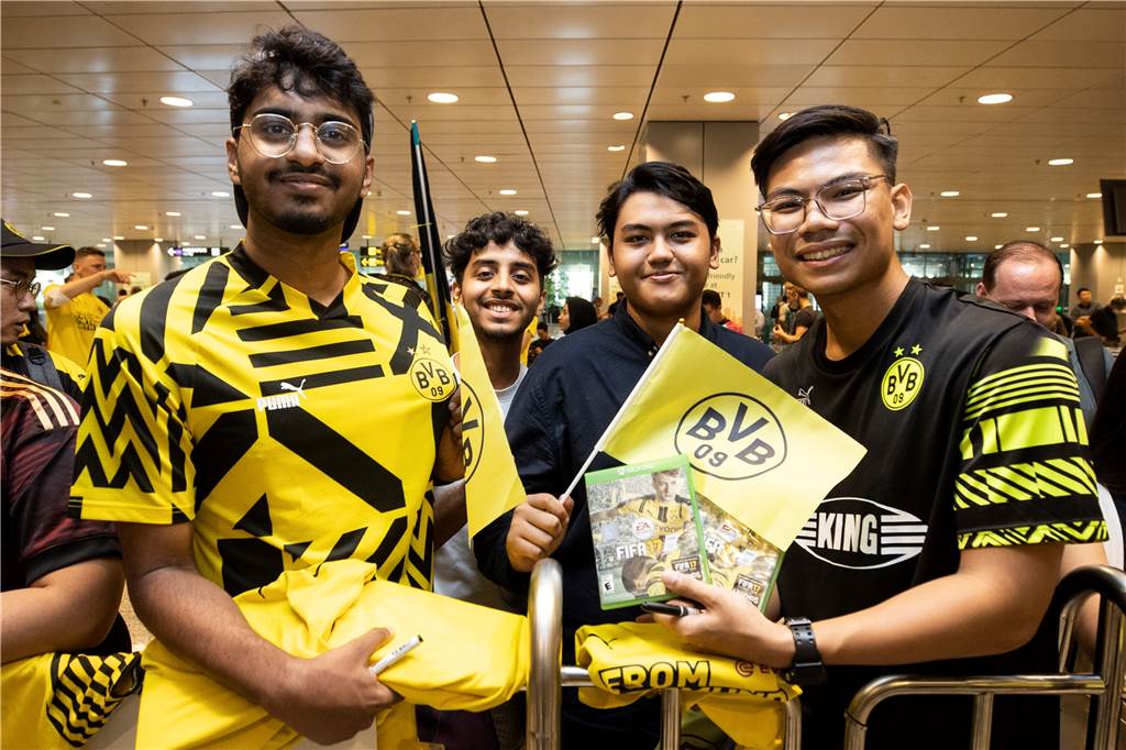 Die Ankunft des BVB in Singapur.
