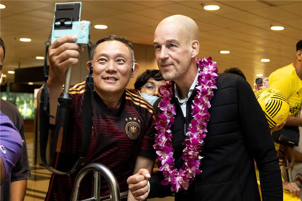 Die Ankunft des BVB in Singapur.