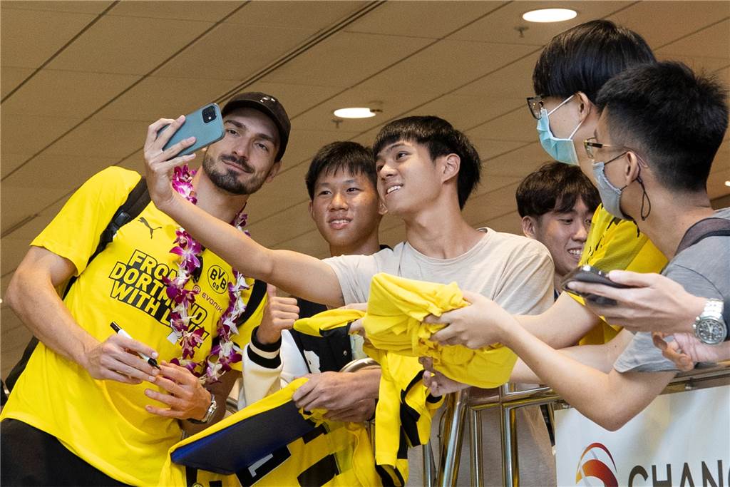 Die Ankunft des BVB in Singapur.