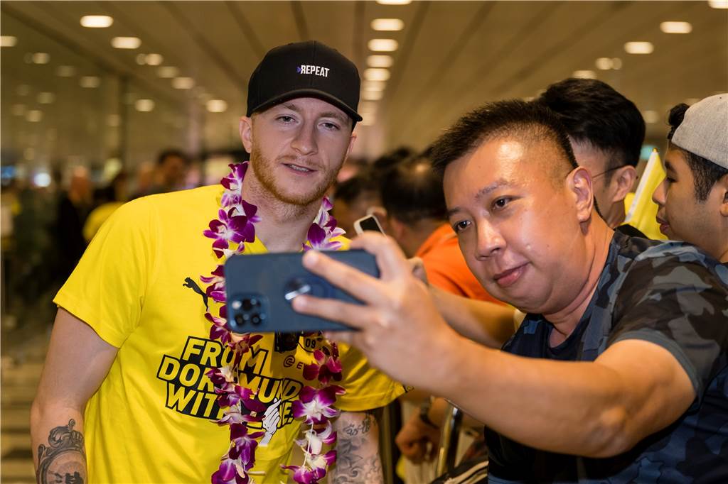 Die Ankunft des BVB in Singapur.
