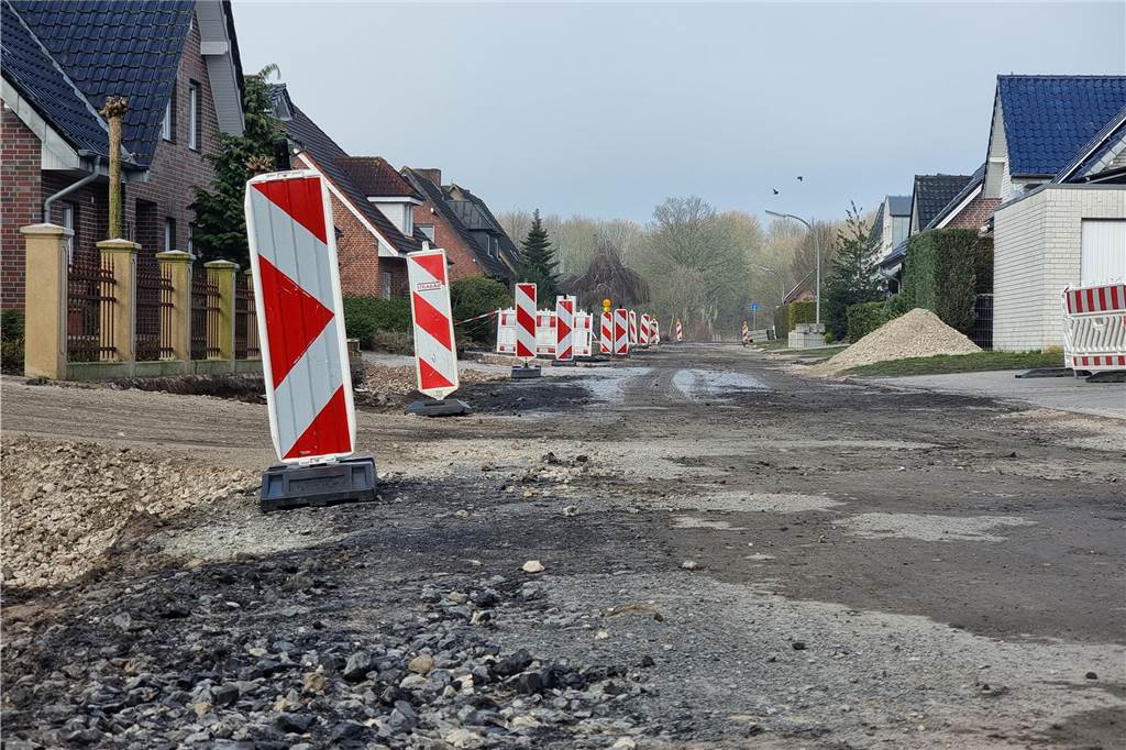 Endausbau Leuskesweg angelaufen: Brücken-Neubau verursacht weitere Kosten Die Anlieger tragen 90 Prozent der Kosten für den Endausbau. Abgerechnet wird nämlich nach dem Baugesetzbuch.
