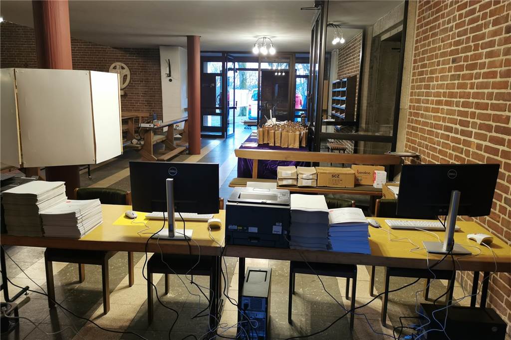Impfaktion in St. Laurentius ist gestartet - viel Lob von Geimpften Die Anmeldung erfolgte direkt am nördlichen Kircheneingang.