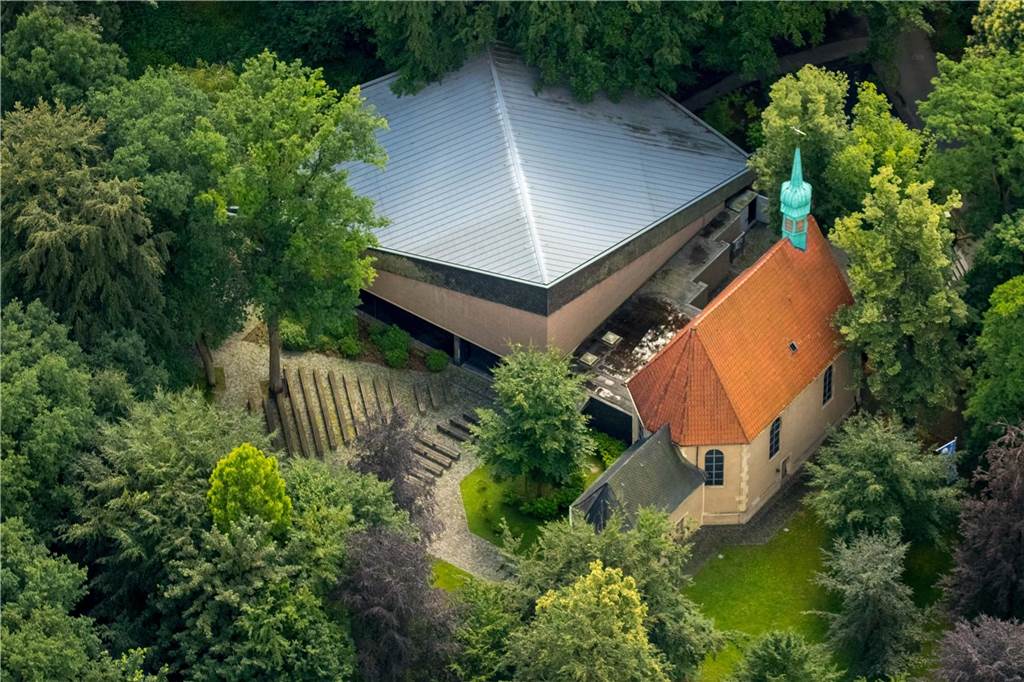 Viel Zukunftsmusik: Sixtus-Pfarrei macht den Annaberg zum Kulturort Die Annabergkirche aus der Luft betrachtet
