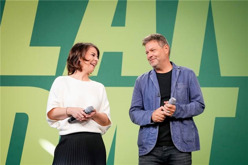 Grüne wollen Wahlkampf aufarbeiten – Jubel für Baerbock Die Annalena Baerbock und Robert Habeck wollen den Wahlkampf der Grünen aufarbeiten.