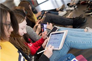 Die Anschaffungskosten für iPads, die an der Julia-Koppers-Gesamtschule eingesetzt werden, belasten viele Familien. Im Raesfelder Schulausschuss wurde hart um die Frage gerungen, wie stark sich die Gemeinde beteiligen soll. (Symbolbild)