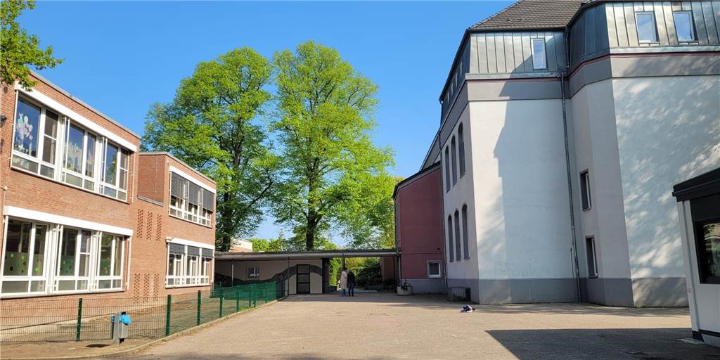 Gute Nachrichten für Dorstener Grundschulen, aber sie brauchen Geduld Die Antoniusschule mit dem Altbau und den Gebäuden aus den 1970er-Jahren.