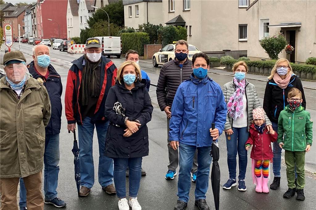Anwohner klagen über Schwerlastverkehr und fordern endlich Lösungen Die Anwohner der Grävingholzstraße verlangen eine Lösung gegen den Lastverkehr in ihrer Straße.