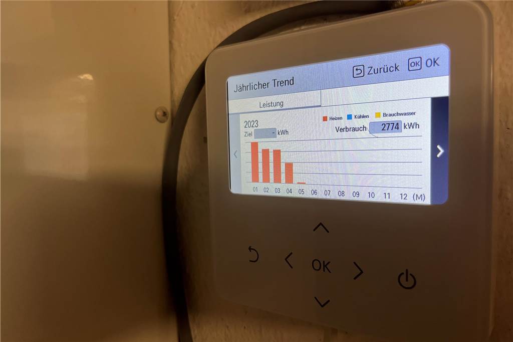 Fritz Bender widerspricht Sanierungsfahrplan und heizt mit Wärmepumpe Auf dem Foto wird der Verbrauch der Luft-Wasser-Wärmepumpe bis zum April 2023 angezeigt.