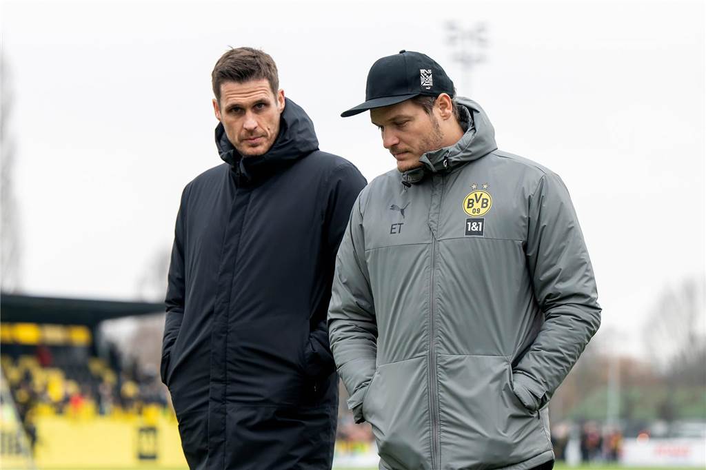 BVB-Trainer Tullberg erhält viele Angebote von anderen Klubs: Deshalb bleibt er in Dortmund Sebastian Kehl und Edin Terzic gehen nebeneinander her.