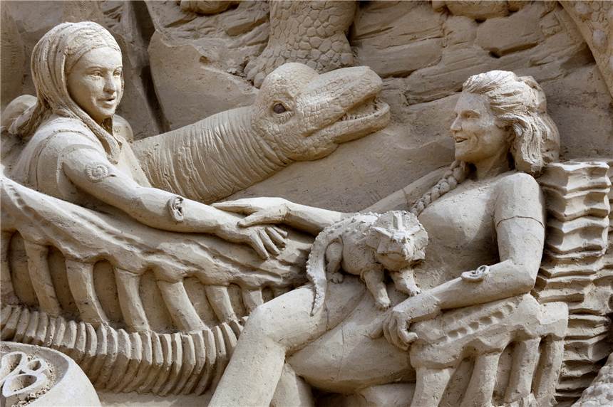 Ausstellung Ruhr Ding Klima öffnet schrittweise - in Haltern zuletzt Die Arbeiten der Künstler, wie die Sandskulptur von Mariechen Danz und Kerstin Brätsch am Silbersee II sind schon fertiggestellt.