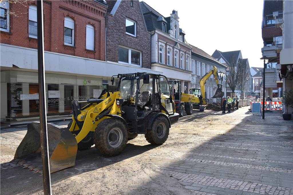 Die Woche in Werne: Gleisstopfmaschine, Kultur- und Sim-Jü-Planungen Die Arbeiten in der Bonenstraße waren bedingt durch eine freiwillige Quarantäne der Baustellenmitarbeiter länger pausiert als vorher geplant.