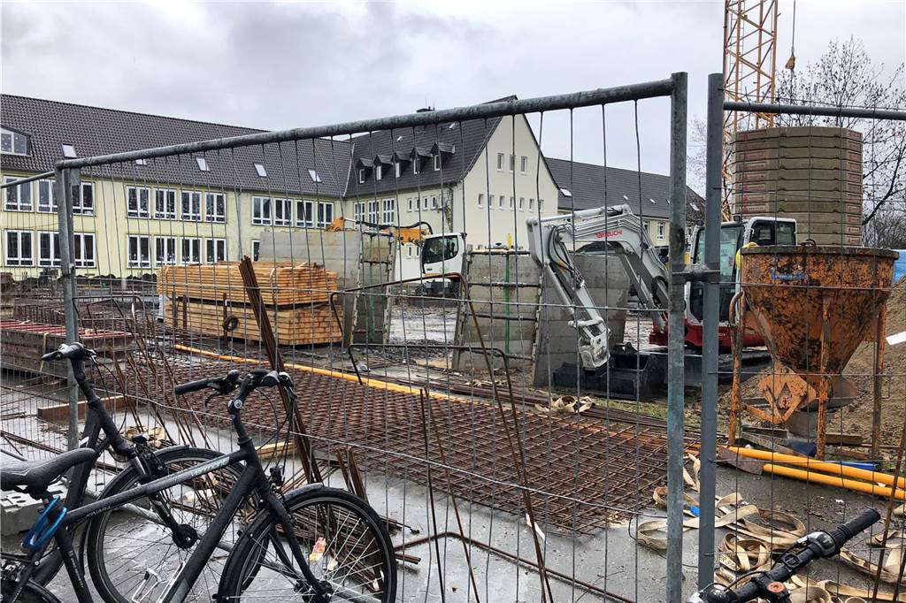 Rechtsanspruch auf Ganztagsbetreuung: Stadt plant ohne Finanzierungssicherheit Die Arbeiten zum Bau des Erweiterungsbaus der Overbergschule schreiten voran.