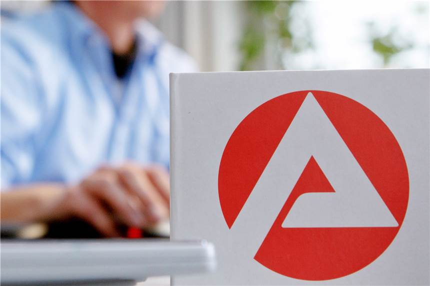 Nur wenige Jobverluste: Kurzarbeit sichert in Dortmund Beschäftigung Die Arbeitslosenquote in Dortmund ist im Februar leicht gestiegen und liegt jetzt bei 12,1 Prozent.