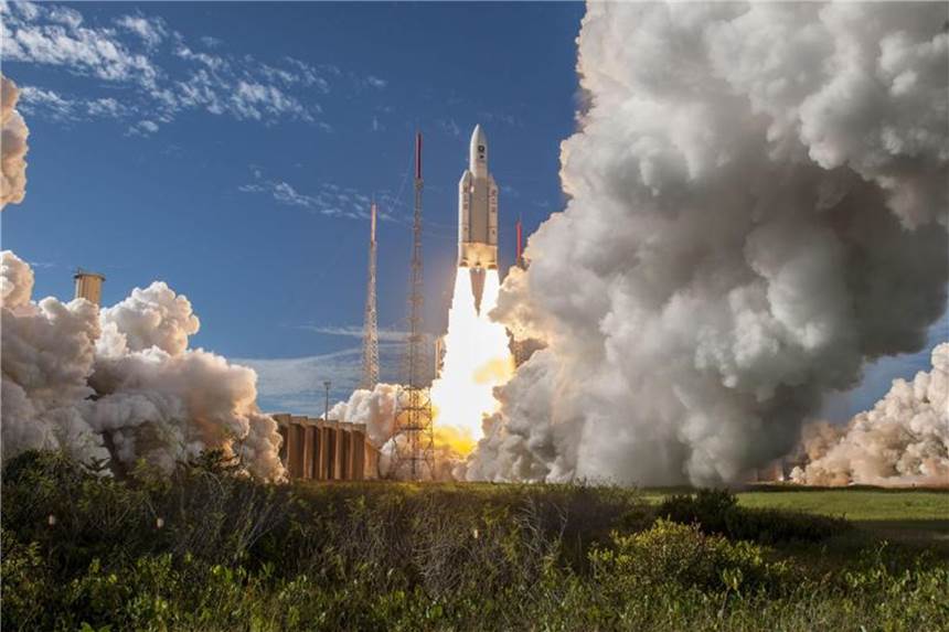 Vier Satelliten für Europa-Navi Galileo im All ausgesetzt Die Ariane-5-Rakete mit den Satelliten an Bord hebt in Kourou ab. Foto: Service Optique/ESA/CNES/Arianespace/Optique Video du CSG