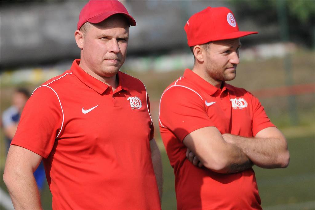 Arminia Ickern hat sechs Neue - ein Duo kommt vom FC Castrop-Rauxel Die Arminen-Trainer Kim Weber (r.) und Chris Kampe haben sechs Neuzugänge.