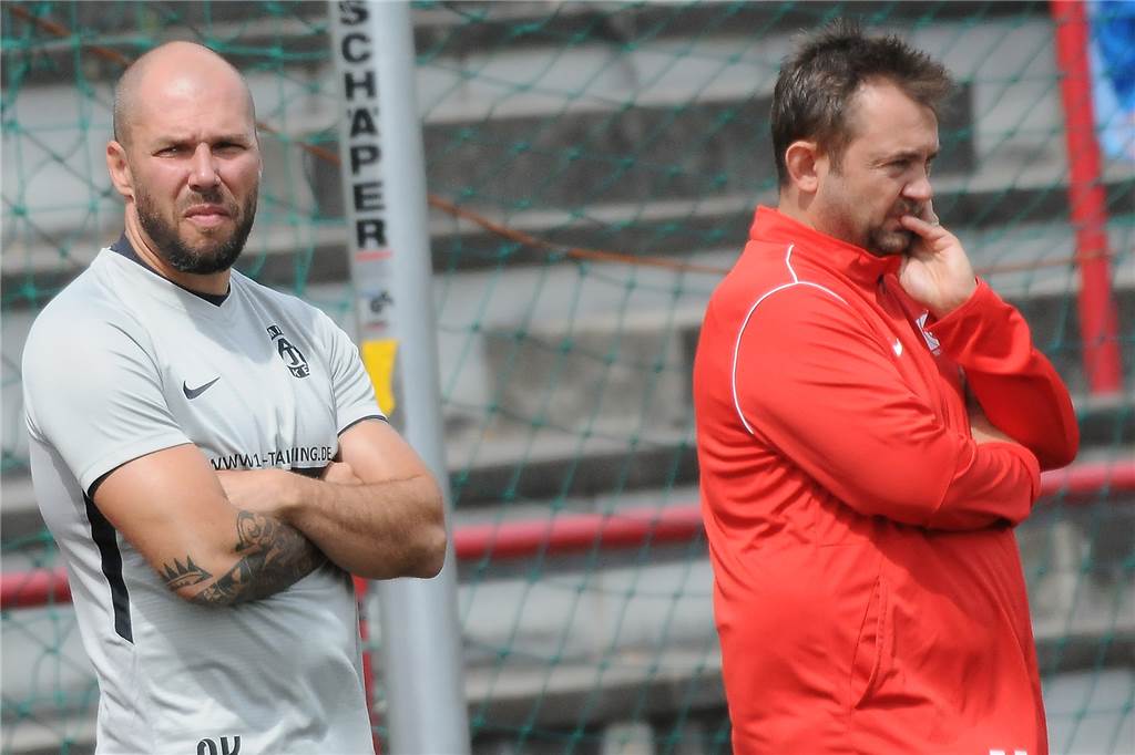 Castrop-Rauxeler Team hat Pech mit vielen Verletzten - auch durch Kopftritt Die Arminen-Trainer Thorsten Zwolinski (r.) und Andre Kampe (l.) hatten zuletzt Sorgen, weil sich viele ihrer Kicker verletzten.