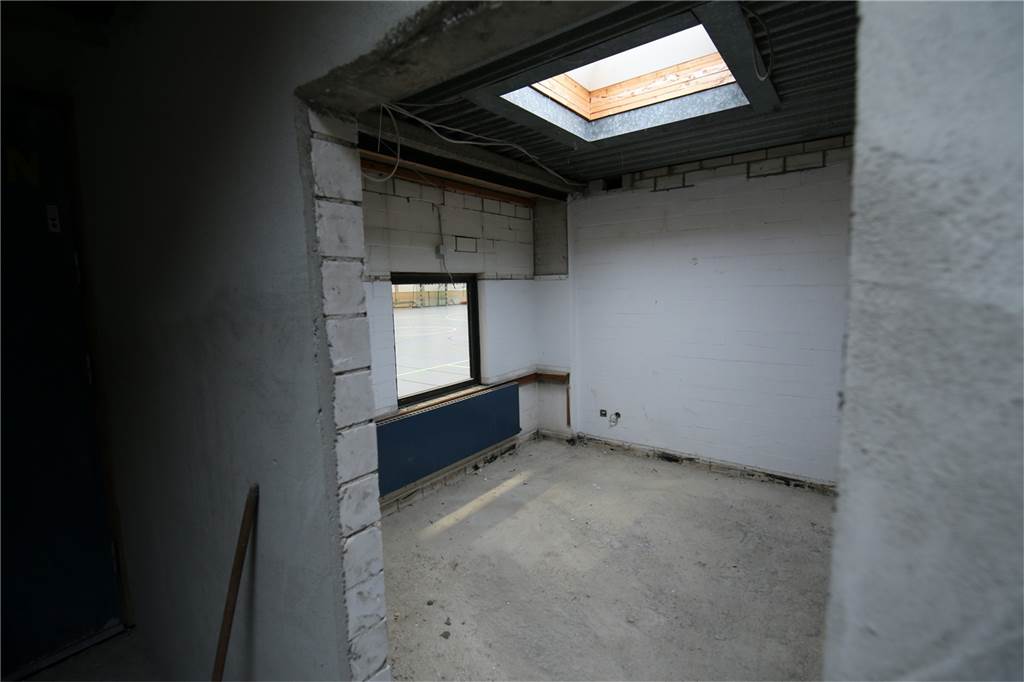 ASG-Halle hat drei Probleme: keine Tribüne, undichtes Dach und Asbest Die ASG-Sporthalle wurde im September 2019 zur Großbaustelle. Die Arbeiten werden erst Ende 2021 vollendet sein.