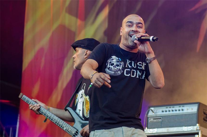 Fernöstliche Klänge zur Halbzeit Die Asian Dub Foundation sorgte im Revierpark Wischlingen für gute Laune.