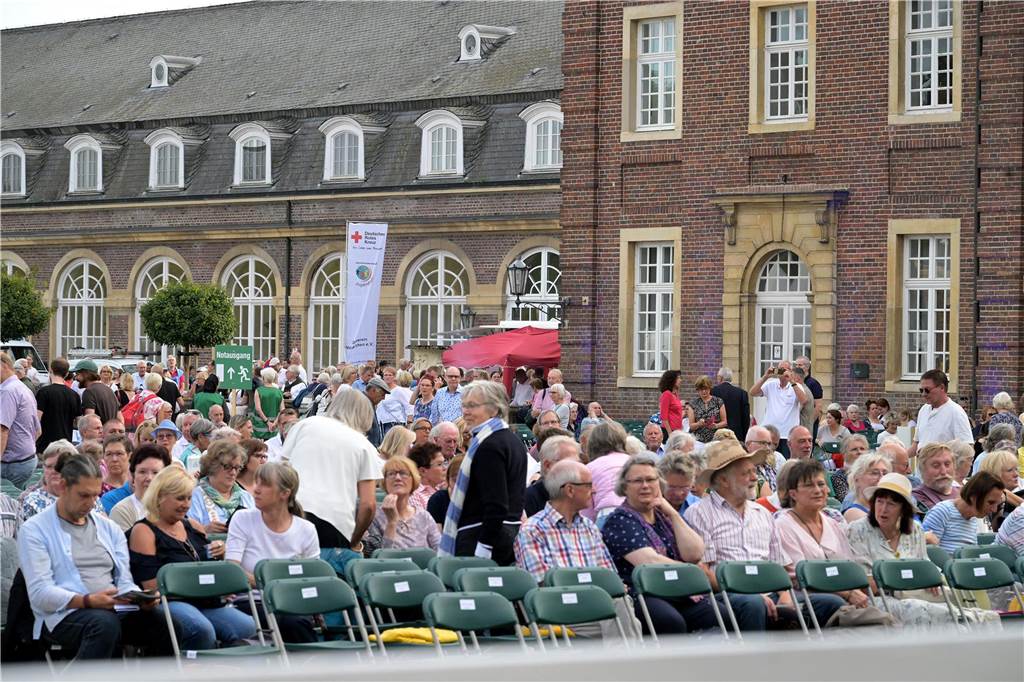 Die Atmosphäre beim Sommernachtskonzert am Schloss Nordkirchen war sehr schön.