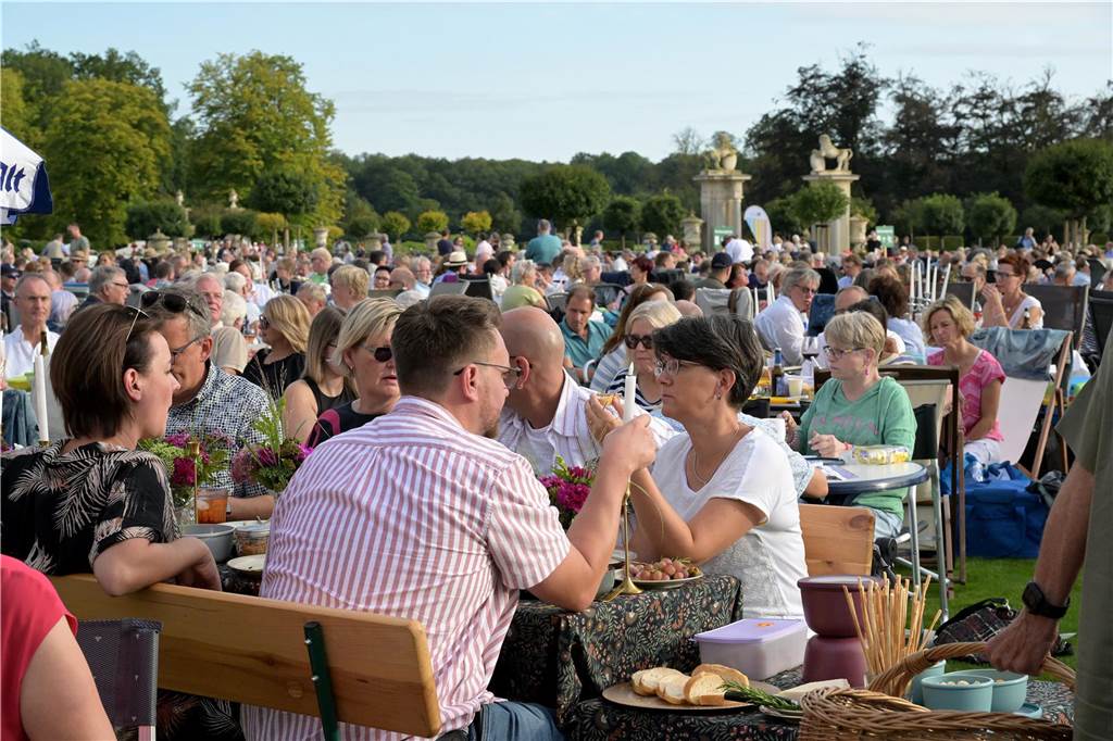 Die Atmosphäre beim Sommernachtskonzert am Schloss Nordkirchen war sehr schön.