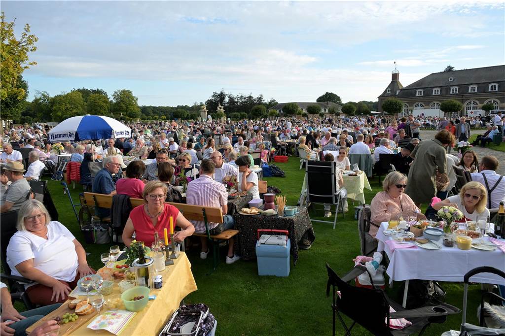 Die Atmosphäre beim Sommernachtskonzert am Schloss Nordkirchen war sehr schön.