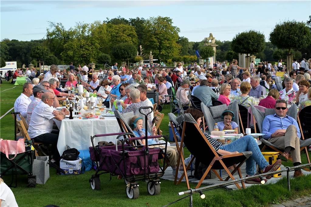 Die Atmosphäre beim Sommernachtskonzert am Schloss Nordkirchen war sehr schön.