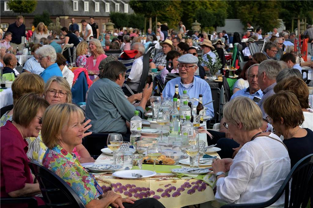Die Atmosphäre beim Sommernachtskonzert am Schloss Nordkirchen war sehr schön.